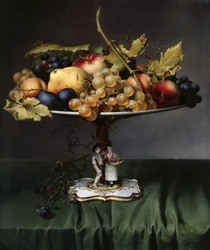 Frutti su un piatto di porcellana