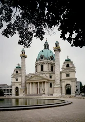 Vista della Karlskirche o chiesa di San Carlo Borromeo iniziata dall