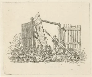 Due figure presso un cancello aperto