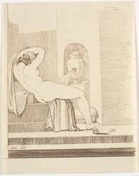 Nuda donna con drappo vista da dietro, davanti a una fontana