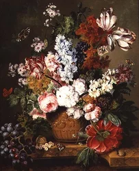 Frutta e fiori su un bordo di marmo