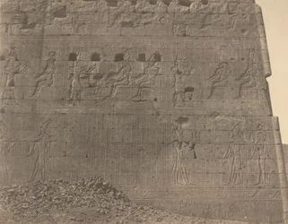 Edfu-Sculture e iscrizioni sulla faccia orientale