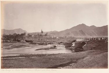 Il vecchio ponte sul fiume Kabul