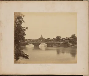 Un ponte a Srinaggar sul Jhelum