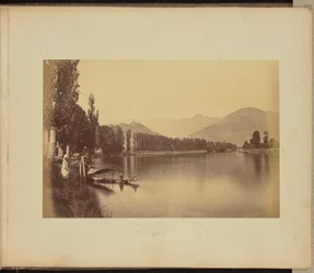 I visitatori [sic] raggiungono. Srinaggar