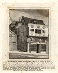 Una vecchia casa Tudor su Little Tower Hill, Londra