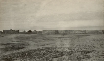 Forte, presumibilmente Fort Mosselstein della VOC a Band-e Charak, vicino a Bandar-e Lengeh, in Iran.