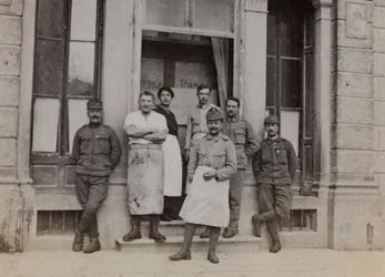 Album "Meine weltkriegs - Erinnerungen South-West Front (Carinzia, Italia, Trentino-Alto Adige) 31/03/1915-12/11/1918 - Josef Zohles Wien": ritratto di gruppo davanti a