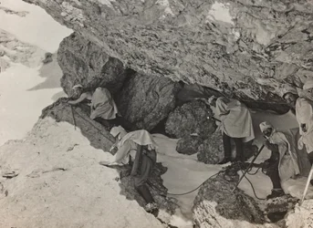 Album "Meine weltkriegs - Erinnerungen South-West Front (Carinzia, Italia, Trentino-Alto Adige) 31/03/1915-12/11/1918 - Josef Zohles Wien": bunker militare in montagna