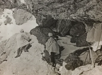 Album "Meine weltkriegs - Erinnerungen South-West Front (Carinzia, Italia, Trentino-Alto Adige) 31/03/1915-12/11/1918 - Josef Zohles Wien": bunker militare in montagna