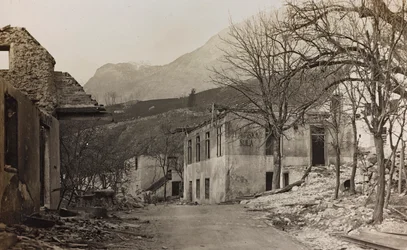 Album "Meine weltkriegs - Erinnerungen South-West Front (Carinzia, Italia, Trentino-Alto Adige) 31/03/1915-12/11/1918 - Josef Zohles Wien": macerie a Bovec