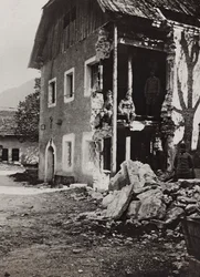 Album "Meine weltkriegs - Erinnerungen South-West Front (Carinzia, Italia, Trentino-Alto Adige) 31/03/1915-12/11/1918 - Josef Zohles Wien": macerie a Valbruna