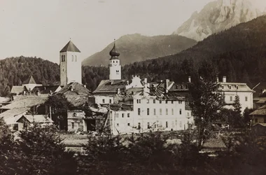 Album "Meine weltkriegs - Erinnerungen South-West Front (Carinzia, Italia, Trentino-Alto Adige) 31/03/1915-12/11/1918 - Josef Zohles Wien": vista di Dobbiaco dopo i bom