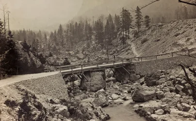 Album "Meine weltkriegs - Erinnerungen South-West Front (Carinzia, Italia, Trentino-Alto Adige) 31/03/1915-12/11/1918 - Josef Zohles Wien": ponte militare sul fiume