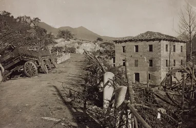 Album "Meine weltkriegs - Erinnerungen South-West Front (Carinzia, Italia, Trentino-Alto Adige) 31/03/1915-12/11/1918 - Josef Zohles Wien": macerie a Tolmezzo