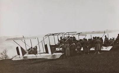 Album "Meine weltkriegs - Erinnerungen South-West Front (Carinzia, Italia, Alto Adige) 31/03/1915-12/11/1918 - Josef Zohles Wien": soldati austriaci e aereo