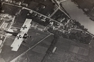Album "Meine weltkriegs - Erinnerungen South-West Front (Carinzia, Italia, Trentino-Alto Adige) 31/03/1915-12/11/1918 - Josef Zohles Wien": ispezione aerea (foto b/n)