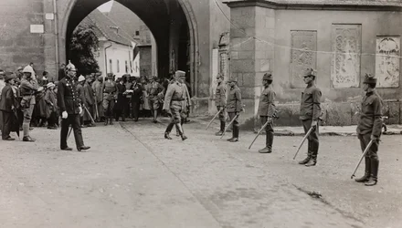 Album "Meine weltkriegs - Erinnerungen South-West Front (Carinzia, Italia, Trentino-Alto Adige) 31/03/1915-12/11/1918 - Josef Zohles Wien": soldati a Villach (foto b/n)