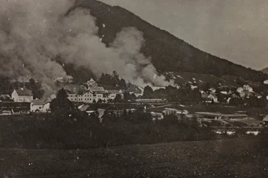 Album "Meine weltkriegs - Erinnerungen South-West Front (Carinzia, Italia, Trentino-Alto Adige) 31/03/1915-12/11/1918 - Josef Zohles Wien": bombardamenti a Tarvisio