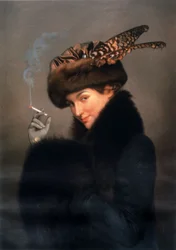 Donna che fuma una sigaretta