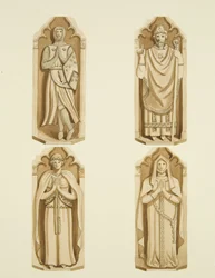 Quattro figure che decorano le porte realizzate da Clarke, su entrambi i lati dell