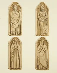 Quattro figure che decorano le porte fatte da Clarke, su ciascun lato dell
