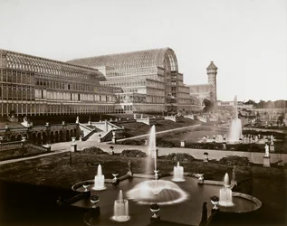 Il Crystal Palace a Londra: i giardini e le fontane, c.1870
