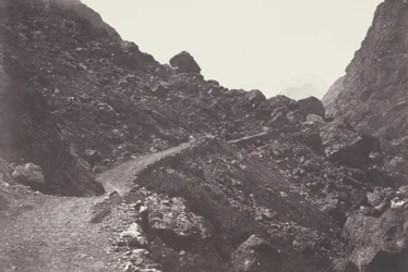 Saint-Sauveur. Sentier du chaos conduisant à Gavarnie (Saint-Sauveur. Il sentiero del caos che porta a Gavarnie), 1853 (foto)