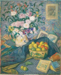 Vaso con banane, limoni e libri