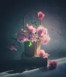 Cesto di rose rosa