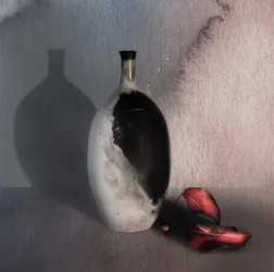 Vaso nero, foglie rosse