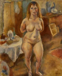 Nudo in piedi nello studio