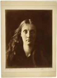 Julia Jackson di fronte "Stella"