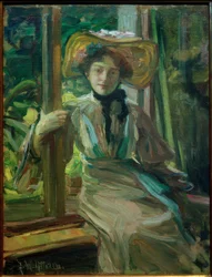 Ragazza con cappello davanti alla finestra aperta