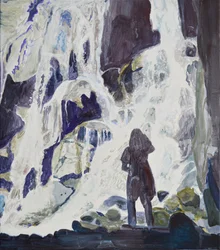 Una persona presso la Majestic Waterfall