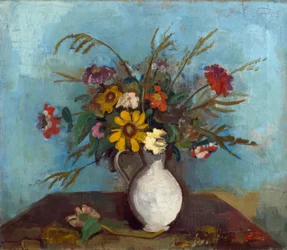 Fiori di campo in un vaso bianco