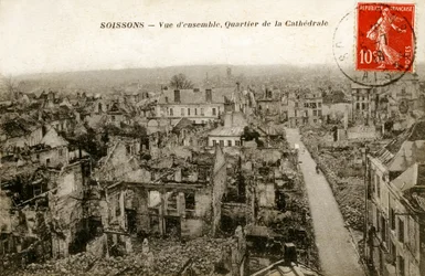 Veduta generale del quartiere della cattedrale in rovina, Soissons