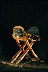 Poggiatesta pieghevole in avorio di Re Tutankhamon, Nuovo Regno, 2002 (foto)