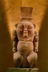 Statua di calcare del dio Bes, Periodo Tardo, 2002