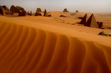 Piramidi di Meroe, Piramidi di Begarawiya, Sudan, Nubia, Faraoni Neri, Terzo Periodo Intermedio, 2007 (foto)