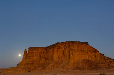 Tramonto e alba, Tempio di Taharka, Porta di Ram, Gebel Barkal, Complesso del Tempio, Faraone Taharka, 2007 (foto)
