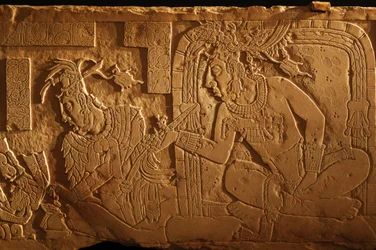 Panca del trono del Tempio 21, incisione del re Akhal Mo Nab, Palenque, Messico, 2005 (foto)