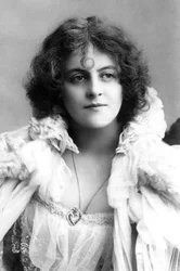 Marie Studholme, attrice inglese, 1900