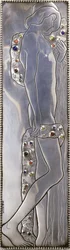 Pannello inserto di un letto singolo bianco della Wiener Werkstätte raffigurante una figura androgina nuda (dettaglio), c.1904