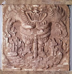 Arte coreana: mattone di terracotta grigia raffigurante un mostro. Regno di Baekje (anche Paekche o Paikchei), Corea. VII secolo. Museo nazionale della Corea