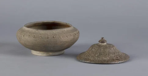 Scatola con coperchio, dinastia Silla, 55 a.C.-935