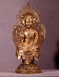 Arte coreana: statuetta del Buddha in oro. Periodo Silla, VIII-X secolo. Museo nazionale della Corea