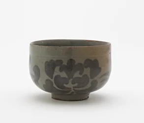 Tazza con disegno di fiori di peonia, prima metà del XII secolo