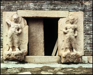 Due Guardiani, dalla Pagoda di Pun Hwangsa