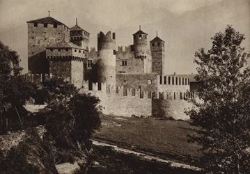 Italia: Castello di Fenis, Val d